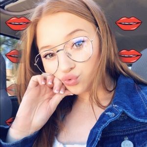 Meet your Posher, Destinee